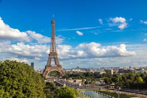 Principais pontos turísticos de Paris: prepare a câmera, porque você vai tirar milhares de fotos da Torre Eiffel | Crédito: Shutterstock