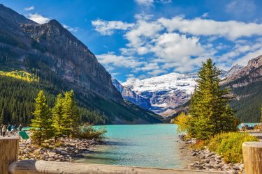Lake Louise Parque Nacional Banff Alberta Canada shutterstock 426839500