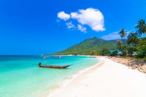 Destinos para conhecer antes dos 30 anos: a fantástica paisagem de Koh Phangan, na Tailândia, paraíso que sedia muitas festas | Crédito: Shutterstock