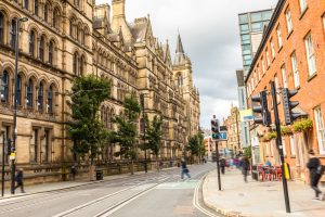Destinos para conhecer antes dos 30 anos: você sabia que Manchester, na Inglaterra, é um dos mais procurados por quem quer fazer intercâmbio? | Crédito: Shutterstock