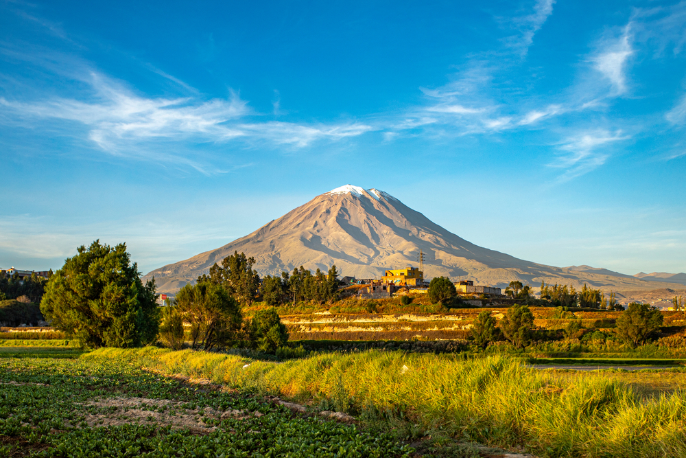 Vulcão Misti Arequipa Peru shutterstock 1738172042