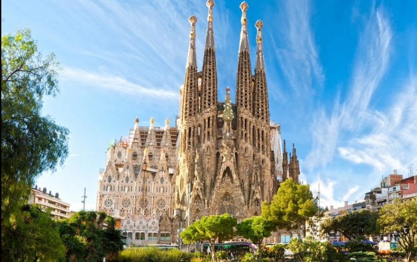 Sagrada Família - Barcelona - Espanha | Crédito: Luciano Mortula/Shutterstock.com