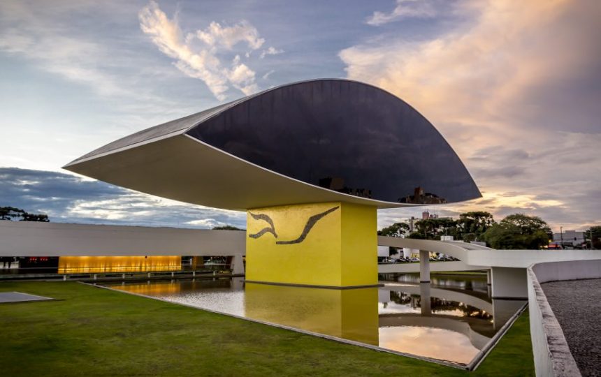 Museu Oscar Niemeyer - Curitiba - Paraná | Crédito editorial: Marcio Jose Bastos Silva/Shutterstock.com