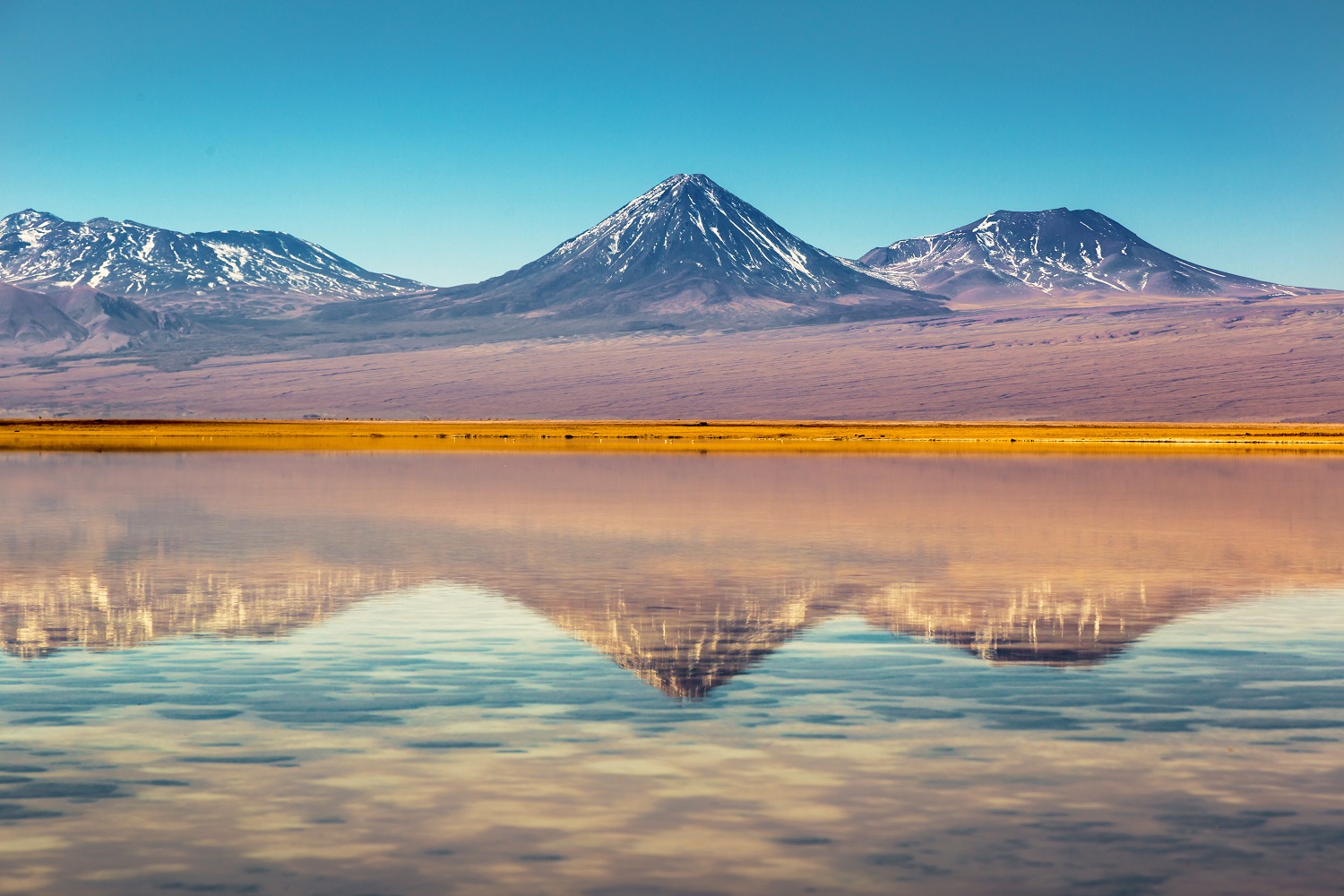 Desertos que vale a pena conhecer: além de imperdível, o Deserto do Atacama não está muito longe do Brasil, já que fica no Chile | Crédito: Shutterstock