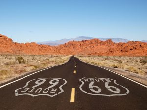 Tá a fim de fazer uma viagem de carro extraordinária? Então aposte na Rota 66, um clássico dos Estados Unidos | Crédito: Shutterstock 