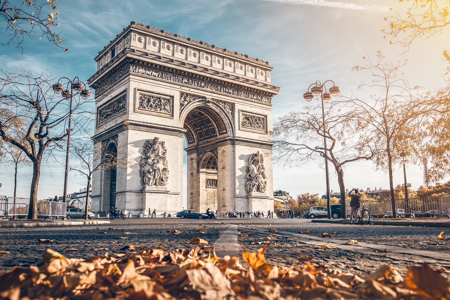 Clique do bonito Arco do Triunfo, um dos principais pontos turísticos de Paris | Crédito: Shutterstock