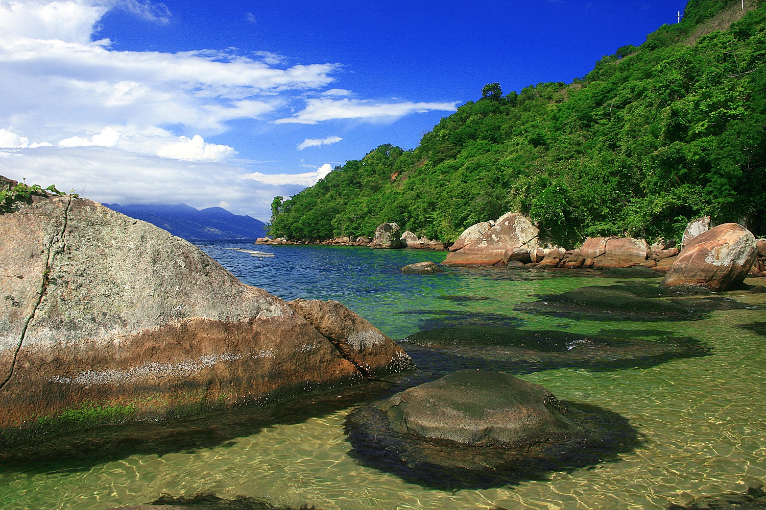 Ilhas paradisíacas - Praia da Feiticeira, em Ilha Grande - Rio de Janeiro | Crédito: Valdiney Pimenta