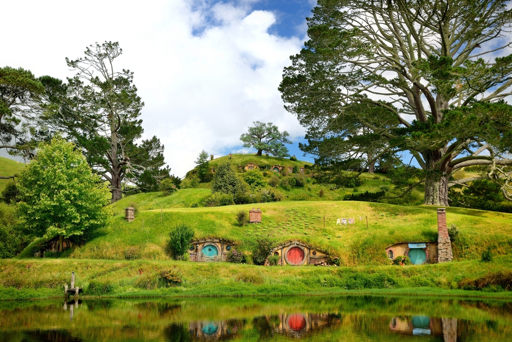 Filmes para viajar sem sair de casa: antes de qualquer coisa, quem vai para a Nova Zelândia não pode deixar de conhecer Hobbiton, set de filmagem de "O Senhor dos Anéis" | Crédito: Shutterstock