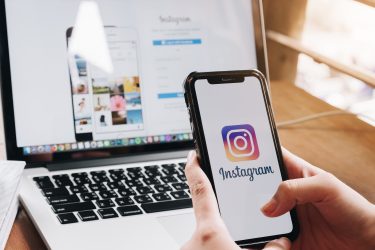 Nós separamos algumas dicas de como vender usando o Instagram para que você possa bombar na web | Crédito: Wichayada Suwanachun / Shutterstock