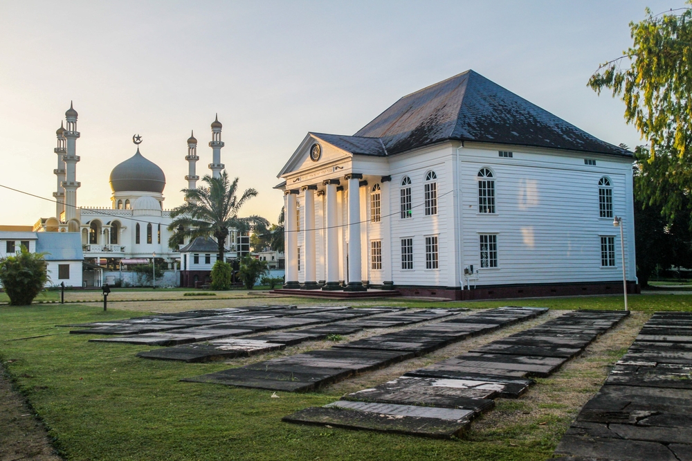 Sinagoga Neveh Shalom Paramaribo Suriname shutterstock 395833600