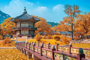 Outono no Palacio Gyeongbokgung Seul Coreia do Sul shutterstock 487257514