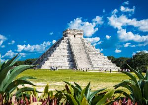 Piramide de Kukulcan Cancun Mexico shutterstock 356871482