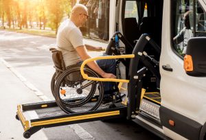 Lembre-se: viajar com pessoas com deficiência significa cuidar de seu conforto e zelar pelos seus direitos | Crédito: Shutterstock