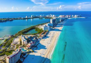 Tudo o que você precisa saber sobre o México está aqui: vista aérea de Cancún, um dos destinos mais famosos do país | Crédito: Shutterstock