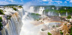 No Réveillon 2022, que tal reservar um tempo para admirar a imponência das Cataratas do Iguaçu, em Foz do Iguaçu? | Crédito: Shutterstock