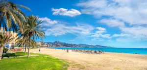 Quer curtir a Praia de La Malagueta no verão? Então prepare-se para o calor, porque ele pode superar os 40°C na Andaluzia | Crédito: Shutterstock