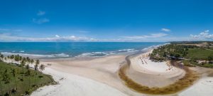 Réveillon 2022: por que não esticar a viagem até Ilhéus, que, assim como Comandatuba, também faz parte da Costa do Cacau? | Vista aérea da Praia de Cururupe | Crédito: Shutterstock