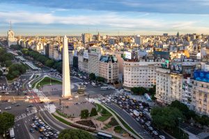 Tá a fim de ir pra Buenos Aires em breve? Pois então saiba qual é a melhor forma de trocar dinheiro na Argentina | Crédito editorial: Diego Grandi/Shutterstock.com