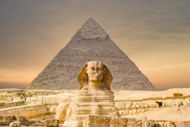 Grande Esfinge Piramides de Gize Cairo Egito shutterstock 655766020