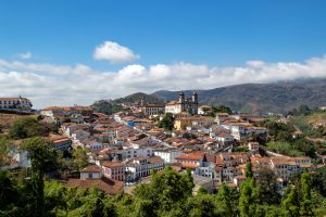 Lugares perto de Belo Horizonte: vista panorâmica da linda cidade de Ouro Preto, em Minas Gerais l Crédito editorial: Luciano Arantes/Shutterstock.com