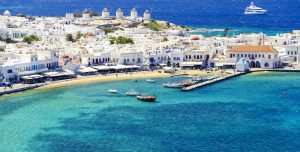 Vale a pena ir para a Grécia: os espetaculares tons de azul de Mykonos, um dos destinos gregos mais famosos | Crédito: Shutterstock