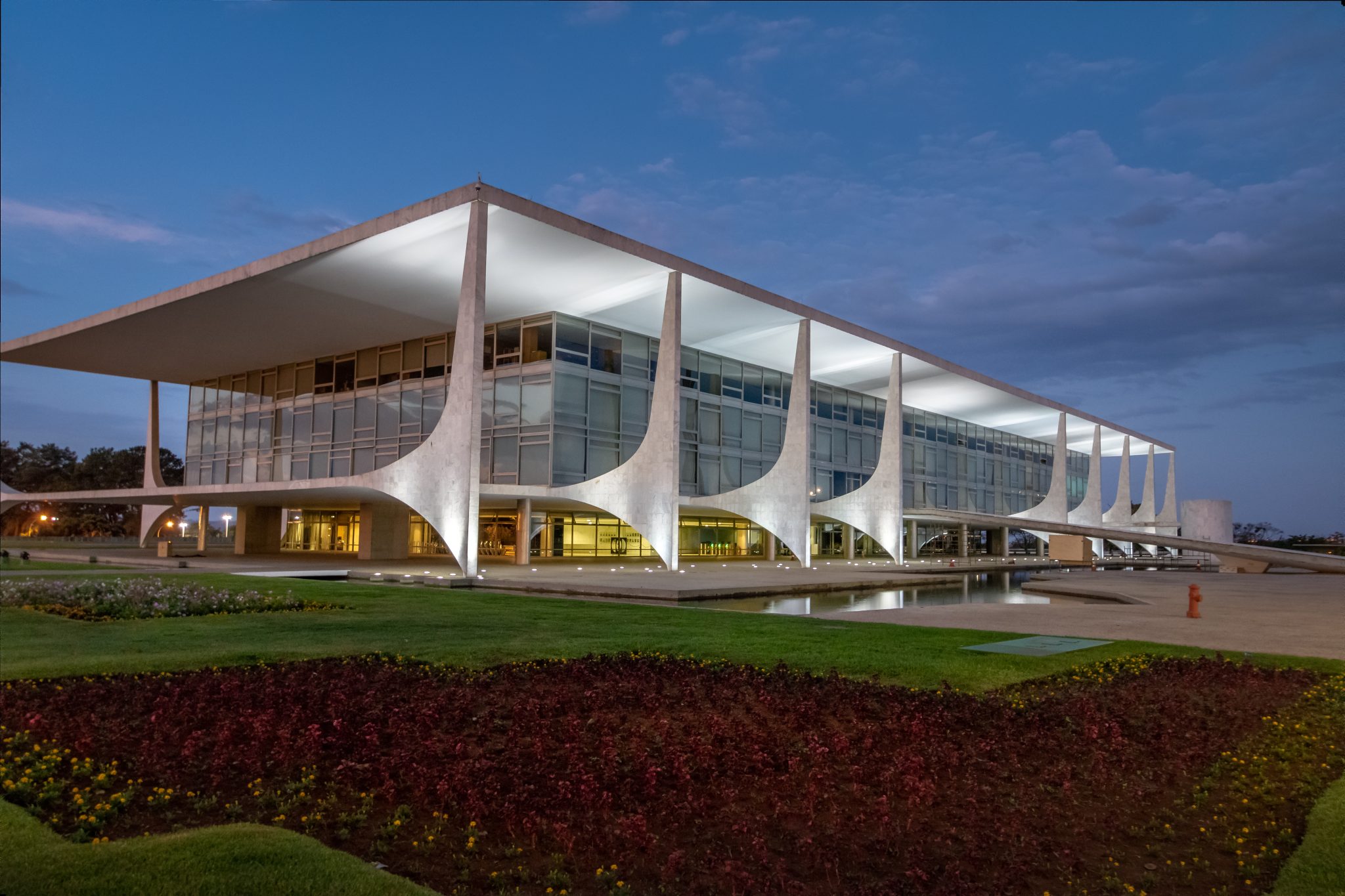 Palacio do Planalto Brasilia Distrito Federal Credito editorial Diego Grandi shutterstock 1174688068