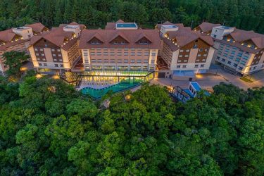 Quer dicas de hotéis em Gramado (RS)? Então continue lendo este post l Vista aérea do Wyndham Gramado Termas Resort & Spa, em Gramado (RS) l Crédito: Divulgação