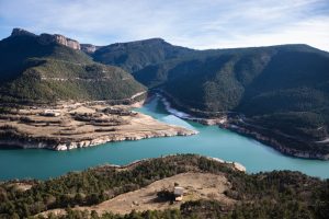 Da série "motivos para visitar a Catalunha": a paisagem de tirar o fôlego do Lago Llosa del Cavall, em Lleida | Crédito: Shutterstock