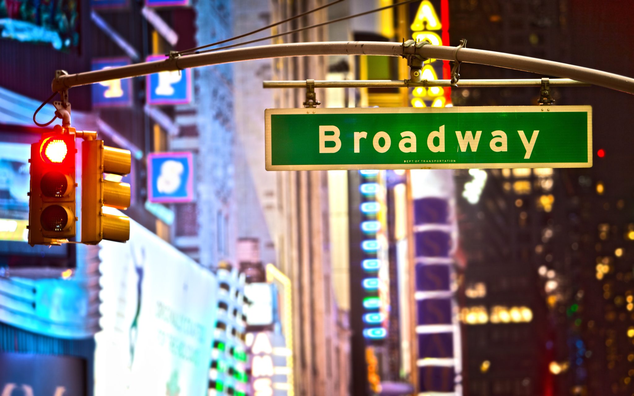 Broadway,Sign,And,Red,Stop,Light,In,New,York,City